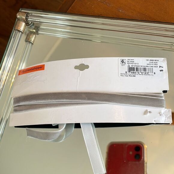 Bundle of two velvet choker necklaces/gray & maroon - Picture 3 of 5